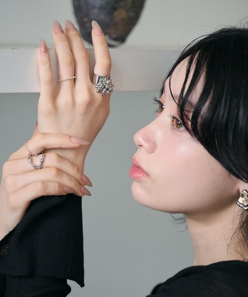 LAULEN(ローレン)の「metal motif design ring /メタルモチーフデザインリング(リング・レディース・シルバー・FREE)」の4枚目の写真
