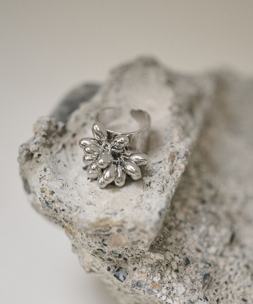 LAULEN(ローレン)の「metal motif design ring /メタルモチーフデザインリング(リング・レディース・シルバー・FREE)」の5枚目の写真