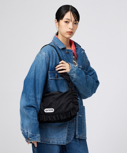 Rouge vif la cle(ルージュヴィフラクレ)の「【OUTDOOR PRODUCTS / アウトドアプロダクツ】ナイロンフリルショルダー/OUTDOOR Nylon Frill Shoulder/バッグ/フリル(トートバッグ・レディース・ブラック/ホワイト・フリー)」の4枚目の写真