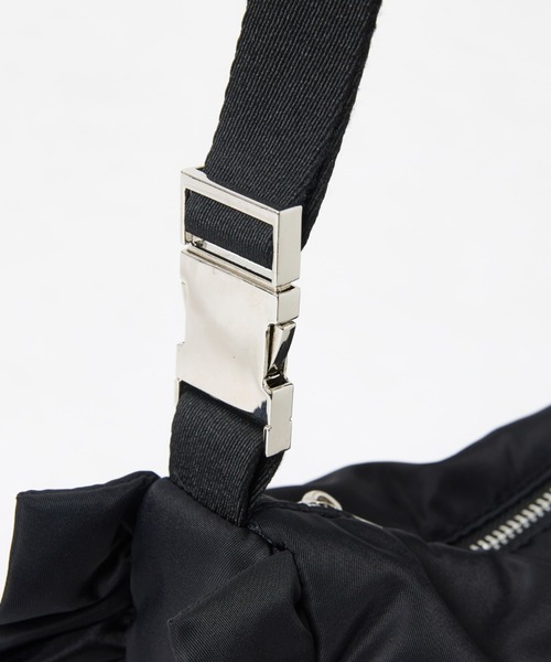 Rouge vif la cle(ルージュヴィフラクレ)の「【OUTDOOR PRODUCTS / アウトドアプロダクツ】ナイロンフリルショルダー/OUTDOOR Nylon Frill Shoulder/バッグ/フリル(トートバッグ・レディース・ブラック/ホワイト・フリー)」の13枚目の写真