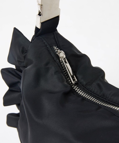 Rouge vif la cle(ルージュヴィフラクレ)の「【OUTDOOR PRODUCTS / アウトドアプロダクツ】ナイロンフリルショルダー/OUTDOOR Nylon Frill Shoulder/バッグ/フリル(トートバッグ・レディース・ブラック/ホワイト・フリー)」の14枚目の写真