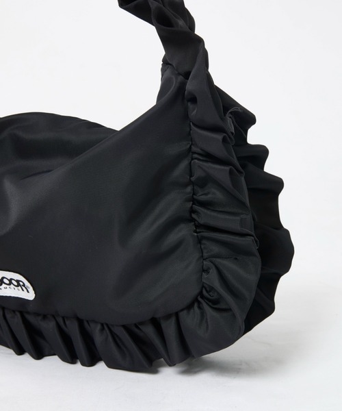 Rouge vif la cle(ルージュヴィフラクレ)の「【OUTDOOR PRODUCTS / アウトドアプロダクツ】ナイロンフリルショルダー/OUTDOOR Nylon Frill Shoulder/バッグ/フリル(トートバッグ・レディース・ブラック/ホワイト・フリー)」の16枚目の写真