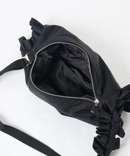 Rouge vif la cle(ルージュヴィフラクレ)の「【OUTDOOR PRODUCTS / アウトドアプロダクツ】ナイロンフリルショルダー/OUTDOOR Nylon Frill Shoulder/バッグ/フリル(トートバッグ・レディース・ブラック/ホワイト・フリー)」の15枚目の写真