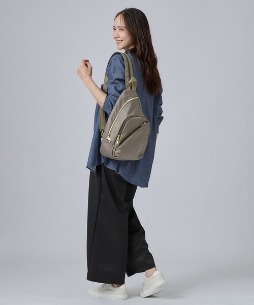 SHOO・LA・RUE(シューラルー)の「【撥水】リュックにもなるボディバッグ(ボディバッグ/ウエストポーチ・レディース・ナチュラル/ピンク系/ブラック・00)」の7枚目の写真
