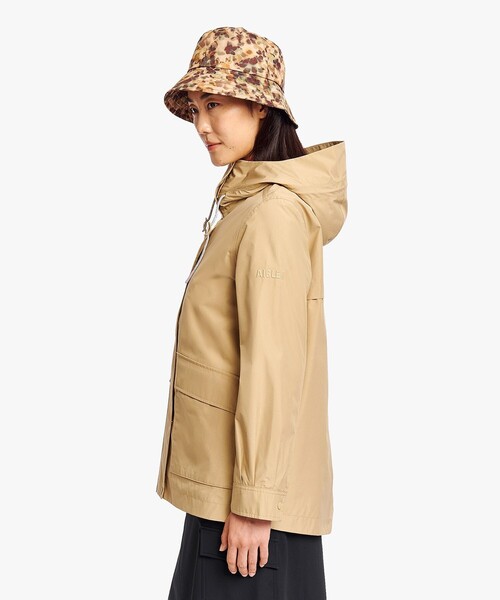 AIGLE(エーグル)の「GORE-TEX ゴアテックス 防水 防風 透湿 2レイヤー フィッシュテールフーデッドジャケット(マウンテンパーカー・レディース・ベージュ/セージグリーン/ブラック・36/40/38/42)」の7枚目の写真