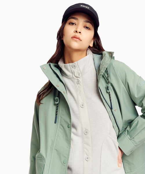 AIGLE(エーグル)の「GORE-TEX ゴアテックス 防水 防風 透湿 2レイヤー フィッシュテールフーデッドジャケット(マウンテンパーカー・レディース・ベージュ/セージグリーン/ブラック・36/40/38/42)」の10枚目の写真