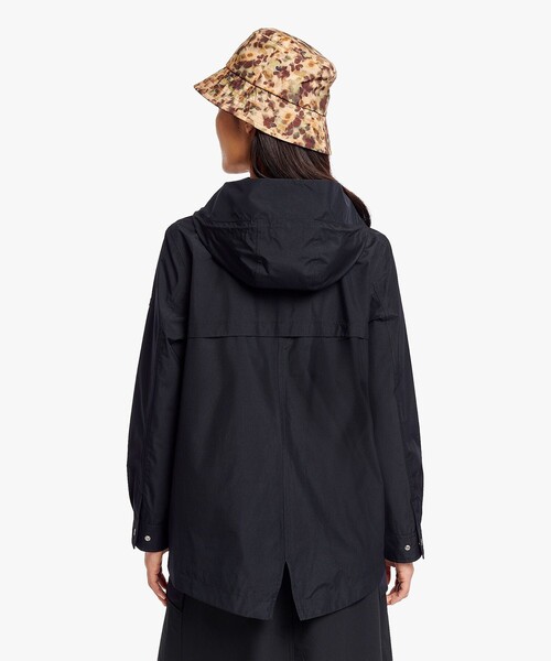 AIGLE(エーグル)の「GORE-TEX ゴアテックス 防水 防風 透湿 2レイヤー フィッシュテールフーデッドジャケット(マウンテンパーカー・レディース・ベージュ/セージグリーン/ブラック・36/40/38/42)」の22枚目の写真