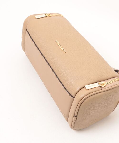 MICHAEL KORS（マイケルコース）の「JET SET TRAVEL SM EW XBODY（ショルダーバッグ・レディース・キャメル・FREE）」の3枚目の写真