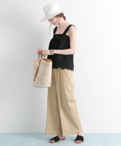 URBAN RESEARCH（アーバンリサーチ）の「UR コットンツイルワイドパンツ（チノパンツ・レディース・ネイビー/ベージュ・38/36）」の3枚目の写真