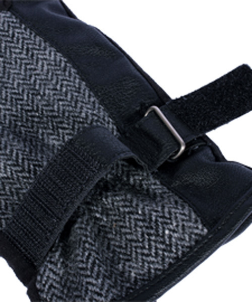 8(eight)(エイト)の「スマホ対応 ヘリンボーン PUレザー 手袋(手袋・メンズ・グレー/ベージュ/ネイビー/ブラウン・FREE)」の5枚目の写真