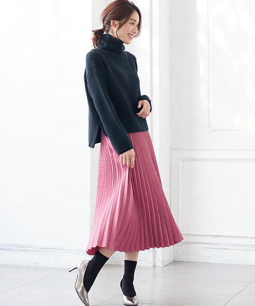 Pierrot（ピエロ）の「ストレッチタートルニット（ニット/セーター・レディース・ブラック/ネイビー/スモークピンク・L/M）」の20枚目の写真