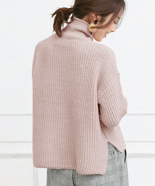 Pierrot（ピエロ）の「ストレッチタートルニット（ニット/セーター・レディース・ブラック/ネイビー/スモークピンク・L/M）」の9枚目の写真