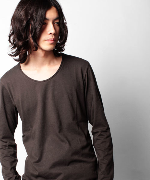 NANO universe（ナノユニバース）の「プレミアムスウィートU-neckTeeL/S（Tシャツ/カットソー・メンズ・ホワイト/トップグレー/チャコール/ラベンダー/スモークピンク/ライトパープル/パープル/ターコイズブルー/ネイビー/グリーン/ベージュ/オリーブ/マスタード/ボルドー/オレンジ/ダークグレー/ブラック・38/40/42）」の4枚目の写真