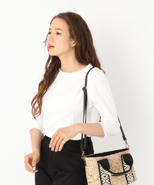 niko and...(ニコアンド)の「ワイドリブフリル7分プルオーバー(Tシャツ/カットソー・レディース・グリーン/ホワイト/ブラック/レッド・MEDIUM/LARGE)」の2枚目の写真