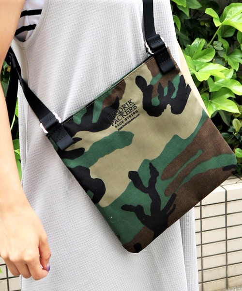 FREDRIK PACKERS(フレドリックパッカーズ)の「【FREDRIK PACKERS/フレドリックパッカーズ】500D MONKS SACK サコッシュ(ショルダーバッグ・レディース・ブラック/チャコールグレー/ブラウン/ネイビー/カモフラージュ/カーキ・FREE)」の11枚目の写真