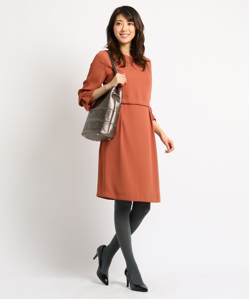 Sunauna（スーナウーナ）の「【洗える】袖ふわキーネックワンピース（ワンピース・レディース・ネイビー/レンガ・34/36/38/40）」の3枚目の写真