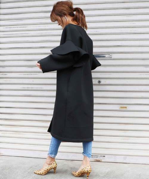 M y u（ミュー）の「肩フリルボンディングコート（ダウンジャケット