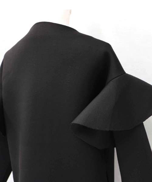 M y u（ミュー）の「肩フリルボンディングコート（ダウンジャケット