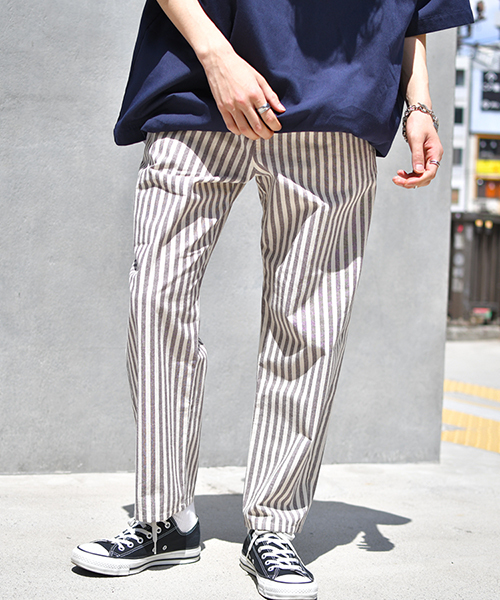 kutir（クティール）の「チェックワイドテーパードパンツ（その他パンツ・メンズ・ベージュ/ライトベージュ/ホワイト系その他/ブラック系その他/グレー系その他/ブラウン系その他・SMALL/MEDIUM/LARGE）」の2枚目の写真