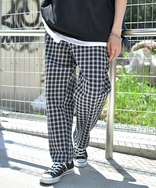kutir（クティール）の「チェックワイドテーパードパンツ（その他パンツ・メンズ・ベージュ/ライトベージュ/ホワイト系その他/ブラック系その他/グレー系その他/ブラウン系その他・SMALL/MEDIUM/LARGE）」の1枚目の写真