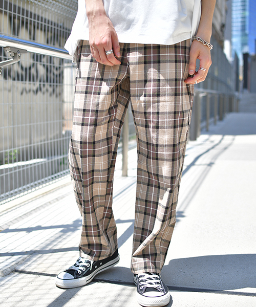 kutir（クティール）の「チェックワイドテーパードパンツ（その他パンツ・メンズ・ベージュ/ライトベージュ/ホワイト系その他/ブラック系その他/グレー系その他/ブラウン系その他・SMALL/MEDIUM/LARGE）」の4枚目の写真
