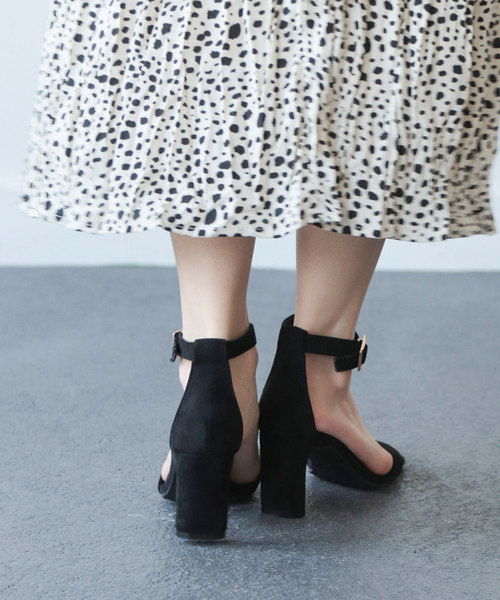 SESTO（セスト）の「スクエアチャンキーヒールのアンクルストラップサンダル（サンダル・レディース・ブラック/パイソン/レオパード/グレイッシュベージュ/シルバー/アイボリー・LL/S/M/L）」の12枚目の写真
