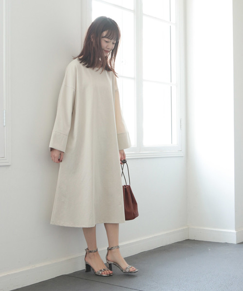 SESTO（セスト）の「スクエアチャンキーヒールのアンクルストラップサンダル（サンダル・レディース・ブラック/パイソン/レオパード/グレイッシュベージュ/シルバー/アイボリー・LL/S/M/L）」の14枚目の写真