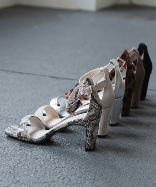 SESTO（セスト）の「スクエアチャンキーヒールのアンクルストラップサンダル（サンダル・レディース・ブラック/パイソン/レオパード/グレイッシュベージュ/シルバー/アイボリー・LL/S/M/L）」の13枚目の写真