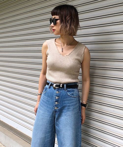 PAGEBOY（ページボーイ）の「ダメージVネックノースリニット（タンクトップ・レディース・ブラック/ダークブラウン/アイボリー/モカ・FREE）」の2枚目の写真