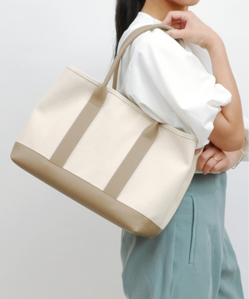 cache cache（カシュ カシュ）の「カシュカシュ cachecache / パーテーションキャンバストートバッグL（トートバッグ・レディース・ブラック/ネイビー/グレー/レッド/カーキ/キャメル/パイソン/ベージュ系その他/レオパード/シルバー/ゴールド/イエロー/アイボリー/ライトブルー・FREE）」の5枚目の写真