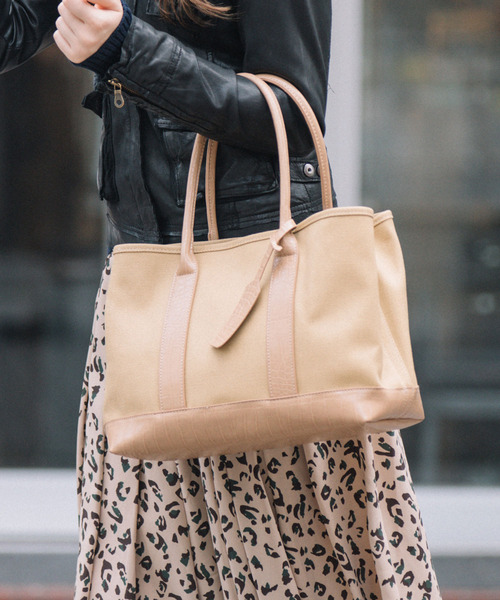 cache cache（カシュ カシュ）の「カシュカシュ cachecache / パーテーションキャンバストートバッグL（トートバッグ・レディース・ブラック/ネイビー/グレー/レッド/カーキ/キャメル/パイソン/ベージュ系その他/レオパード/シルバー/ゴールド/イエロー/アイボリー/ライトブルー・FREE）」の10枚目の写真