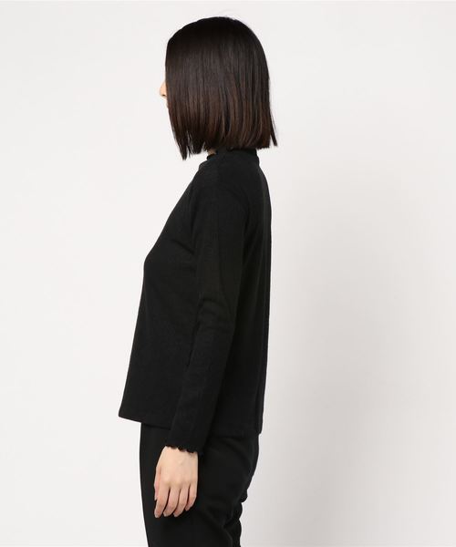 BELLUNA（ベルーナ）の「起毛素材メロウネックプルオーバー（Tシャツ/カットソー・レディース・ホワイト/ライトグレー/ブラック/ピンク・MEDIUM/LARGE/X-LARGE/XX-LARGE/XXX-LARGE/XXXX-LARGE）」の5枚目の写真