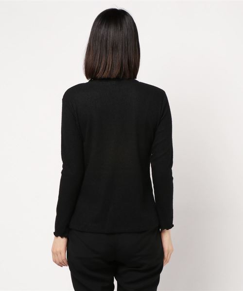 BELLUNA（ベルーナ）の「起毛素材メロウネックプルオーバー（Tシャツ/カットソー・レディース・ホワイト/ライトグレー/ブラック/ピンク・MEDIUM/LARGE/X-LARGE/XX-LARGE/XXX-LARGE/XXXX-LARGE）」の6枚目の写真