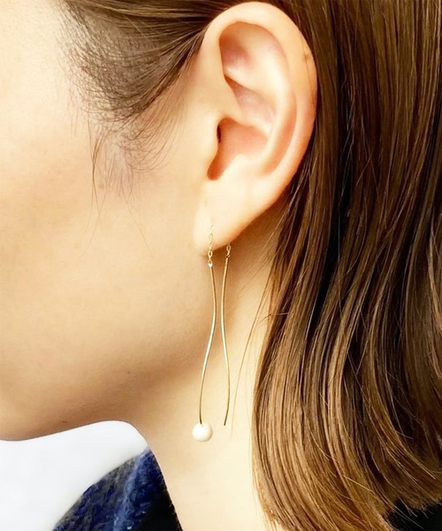 ISS（イズ）の「ISS：ウェーブ　パールロングピアス 19P-15s（ピアス（両耳用）・レディース・ゴールド・FREE）」の5枚目の写真