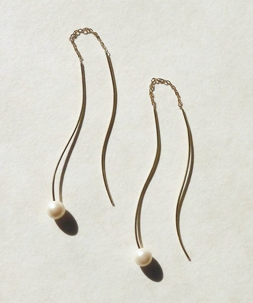 ISS（イズ）の「ISS：ウェーブ　パールロングピアス 19P-15s（ピアス（両耳用）・レディース・ゴールド・FREE）」の7枚目の写真