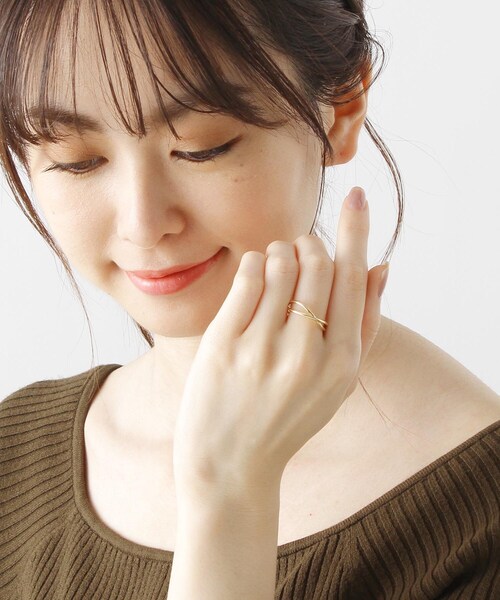 COCOSHNIK（ココシュニック）の「K10ダイヤモンド ワンストローク クロスウェーブリング（リング・レディース・アイボリー系・10号/12号/14号）」の5枚目の写真
