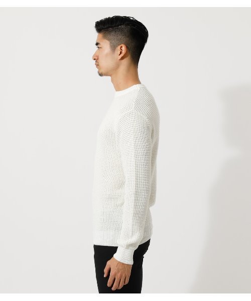 AZUL by moussy（アズールバイマウジー）の「WAFFLE STITCH CN KNIT/ワッフルステッチクルーネックニット（ニット/セーター・メンズ・ブラック/オフホワイト/グレー系その他・SMALL/MEDIUM/LARGE）」の15枚目の写真