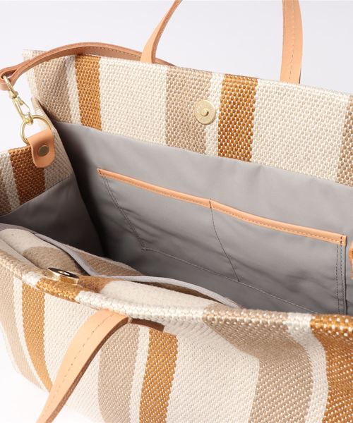 DouDou(ドゥドゥ)の「ストライプトートバッグ(ショルダーバッグ・レディース・ベージュ/ライトグレー・FREE)」の4枚目の写真