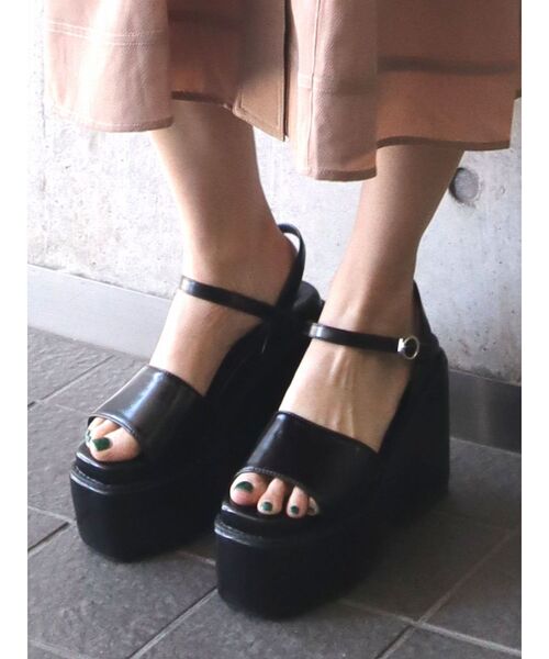 EMODA（エモダ）の「カーブラインタンクサンダル（サンダル・レディース・ホワイト/ブラック/シルバー・SMALL/MEDIUM/LARGE）」の7枚目の写真