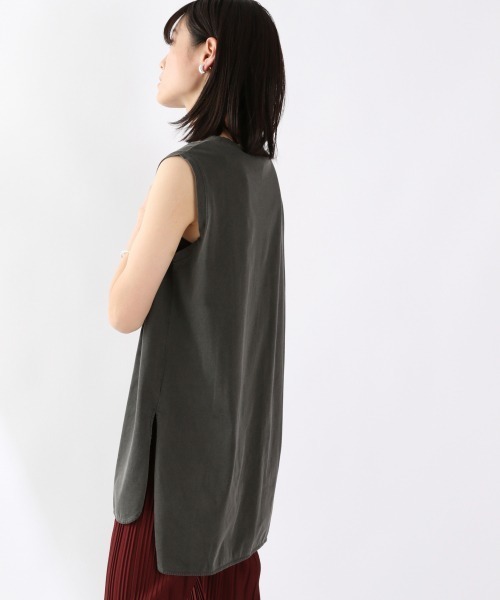 LOWRYS FARM（ローリーズファーム）の「ピグメントラウンドヘムノースリーブ　892691（Tシャツ/カットソー・レディース・ホワイト/チャコールグレー/パープル/ブルー・FREE）」の3枚目の写真