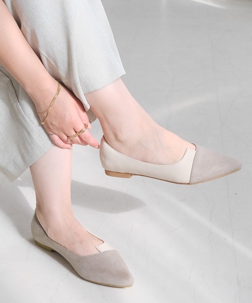 AmiAmi（アミアミ）の「バイカラーポインテッドトゥフラットパンプス（パンプス・レディース・ブラック/レオパード/グリーン系その他/アイボリー/キャメル/ライトグレー/パイソン/シルバー系その他/ブラウン系その他/ゼブラ/ラベンダー/イエロー/グレイッシュベージュ/ベージュ/ブラック系その他/ベージュ系その他/ライトベージュ/ブラック系その他2/ブロンズ/ブラック×シルバー/シルバー/ブラック系その他4/ブラック系その他3/シャンパン・38/39/35/36/37/41/40/34）」の10枚目の写真