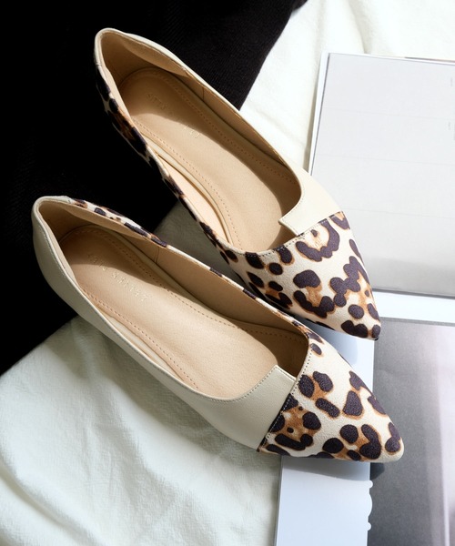 AmiAmi（アミアミ）の「バイカラーポインテッドトゥフラットパンプス（パンプス・レディース・ブラック/レオパード/グリーン系その他/アイボリー/キャメル/ライトグレー/パイソン/シルバー系その他/ブラウン系その他/ゼブラ/ラベンダー/イエロー/グレイッシュベージュ/ベージュ/ブラック系その他/ベージュ系その他/ライトベージュ/ブラック系その他2/ブロンズ/ブラック×シルバー/シルバー/ブラック系その他4/ブラック系その他3/シャンパン・38/39/35/36/37/41/40/34）」の22枚目の写真