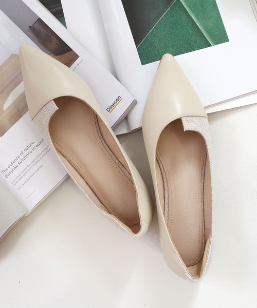 AmiAmi（アミアミ）の「バイカラーポインテッドトゥフラットパンプス（パンプス・レディース・ブラック/レオパード/グリーン系その他/アイボリー/キャメル/ライトグレー/パイソン/シルバー系その他/ブラウン系その他/ゼブラ/ラベンダー/イエロー/グレイッシュベージュ/ベージュ/ブラック系その他/ベージュ系その他/ライトベージュ/ブラック系その他2/ブロンズ/ブラック×シルバー/シルバー/ブラック系その他4/ブラック系その他3/シャンパン・38/39/35/36/37/41/40/34）」の12枚目の写真