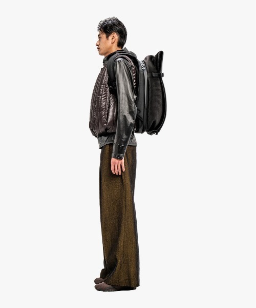 Cote&Ciel(コートエシエル)の「【cote&ciel/コートエシエル】 Isar Medium Obisian Black(ショルダーバッグ・メンズ・ブラック・FREE)」の9枚目の写真