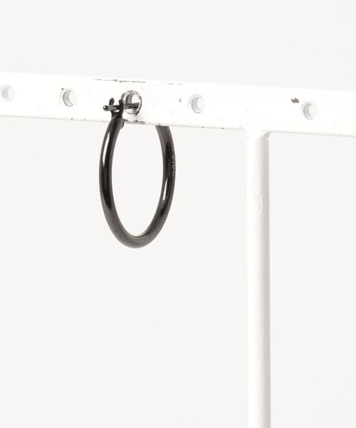 Pledge(プレッジ)の「『Pledge(プレッジ)』フープ ピアス(ソロ)(ピアス(片耳用)・メンズ・ゴールド/ブラック/シルバー・FREE)」の4枚目の写真