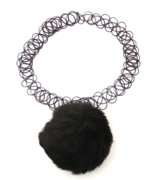 WEGO（ウィゴー）の「WEGO/ポンポンタトゥチョーカー（ネックレス・レディース・ホワイト/ブラック/パープル/ピンク・FREE）」の3枚目の写真