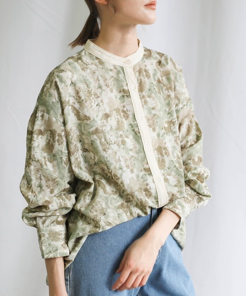 select MOCA(セレクトモカ)の「2021 SS スタンドカラーニュアンス柄シャツ(シャツ/ブラウス・レディース・ブルー/グリーン/ピンクベージュ・FREE)」の2枚目の写真