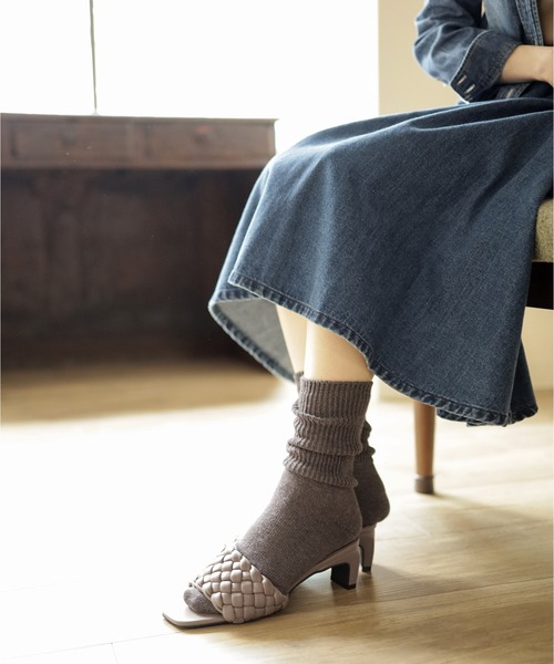 SESTO（セスト）の「ツイストメッシュのスクエアトゥプレートヒールミュールサンダル（サンダル・レディース・ブラック/ブラウン/アイボリー/グレイッシュベージュ・LL/3L/S/M/L）」の13枚目の写真