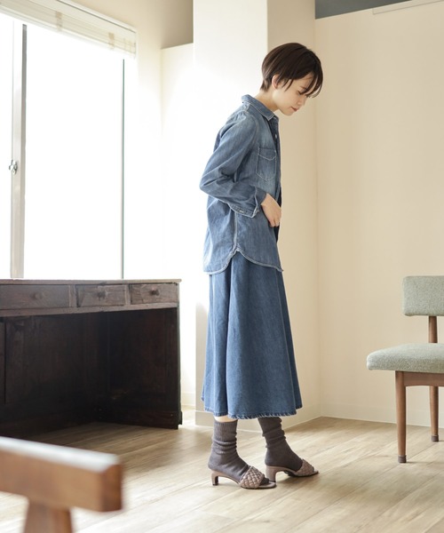 SESTO（セスト）の「ツイストメッシュのスクエアトゥプレートヒールミュールサンダル（サンダル・レディース・ブラック/ブラウン/アイボリー/グレイッシュベージュ・LL/3L/S/M/L）」の16枚目の写真