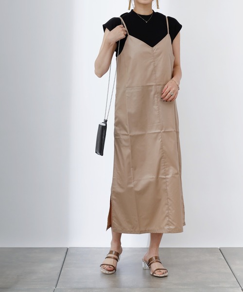 COLONY 2139（コロニートゥーワンスリーナイン）の「チンツ加工キャミワンピース（ワンピース・レディース・ブラック/ベージュ/ブルー・MEDIUM/LARGE）」の2枚目の写真